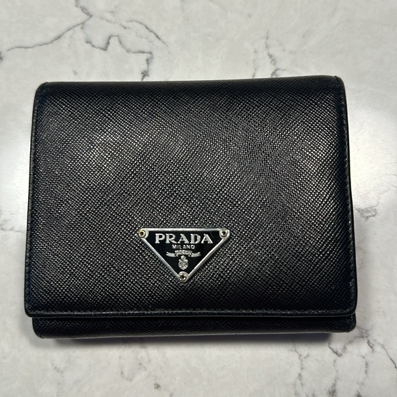 Prada Portafoglio Saffiano Nero Black Italian Leather Wallet M176A Authentic - Picture 3 of 10
